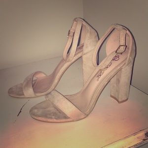 Beautiful light pink suede heels!!